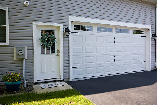 24/7 Emergency Garage Door Panel Replacement experts in Bartonsville, MD